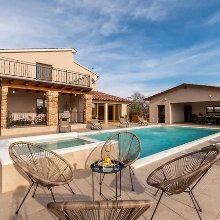 Modern Matuzzi By Istrabook Villa *