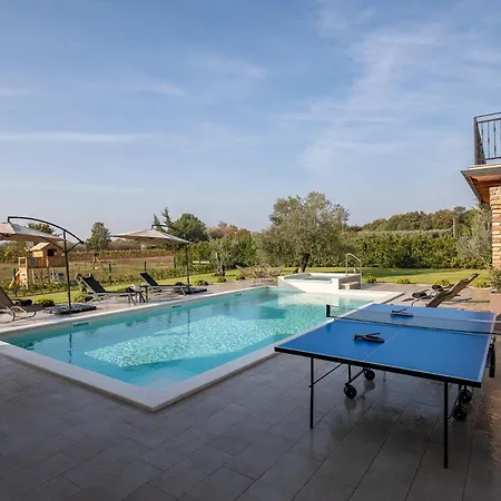 Modern Matuzzi By Istrabook Villa
