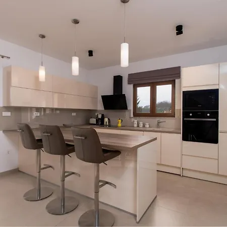 וילה Modern Matuzzi By Istrabook