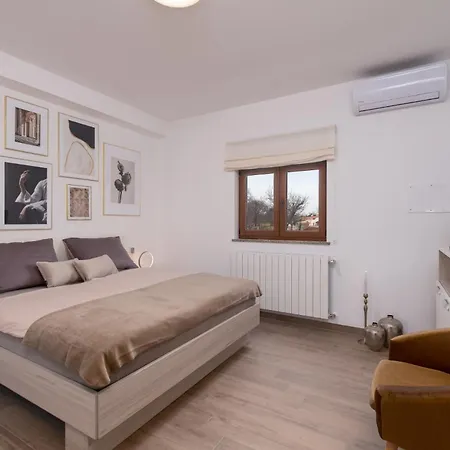 וילה Modern Matuzzi By Istrabook Loborika