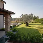 Modern Matuzzi By Istrabook Loborika