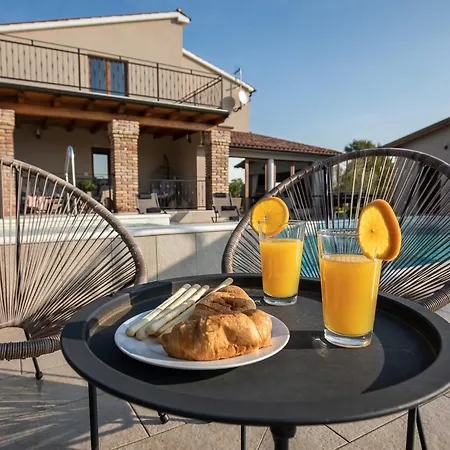 빌라 Modern Matuzzi By Istrabook *