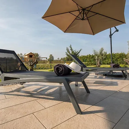 빌라 Modern Matuzzi By Istrabook Loborika