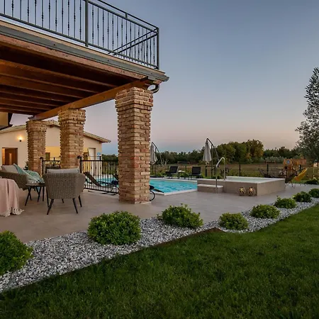 Villa Modern Matuzzi By Istrabook