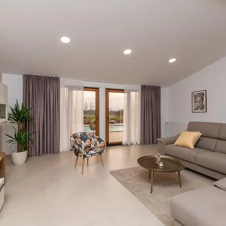 Modern Matuzzi By Istrabook Villa *