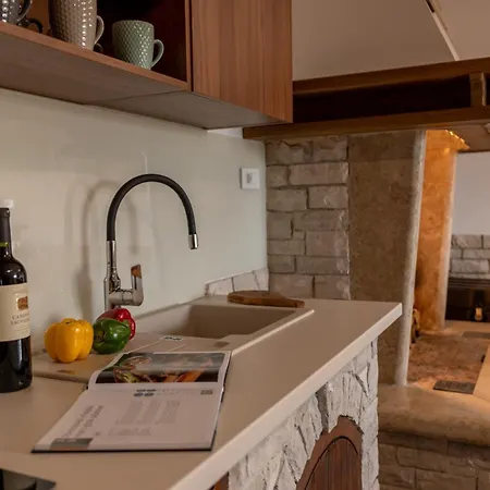 Modern Matuzzi By Istrabook Villa *