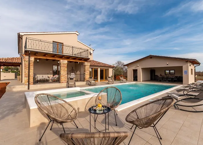 Modern Matuzzi By Istrabook Villa *