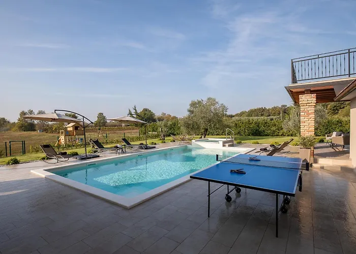 Modern Matuzzi By Istrabook Villa