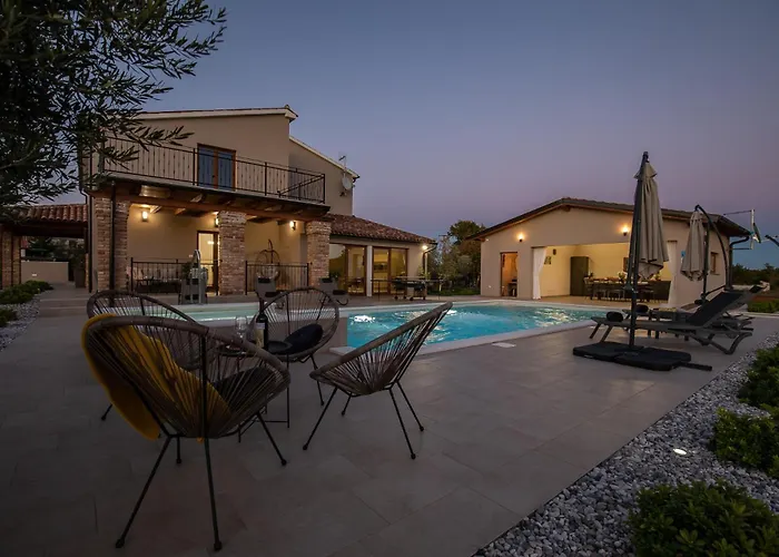 Villa Modern Matuzzi By Istrabook *