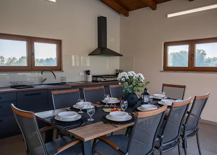 Villa Modern Matuzzi By Istrabook *