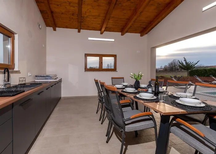 Villa Modern Matuzzi By Istrabook Loborika