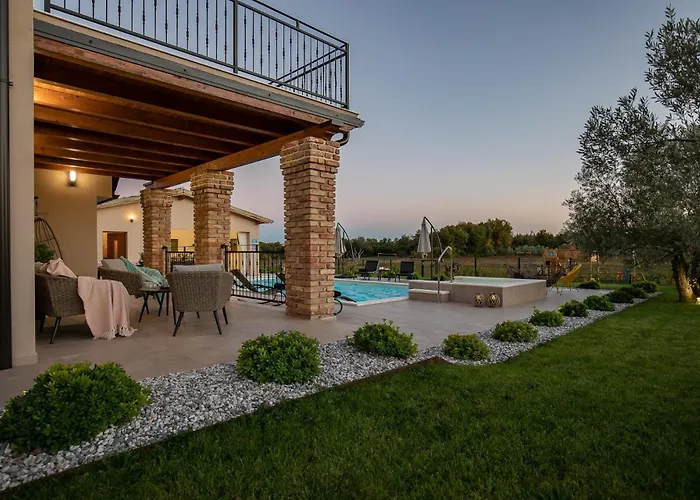 Villa Modern Matuzzi By Istrabook