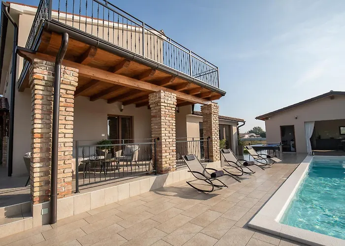 Modern Matuzzi By Istrabook Loborika