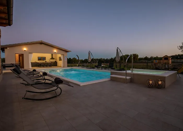 Modern Matuzzi By Istrabook Villa