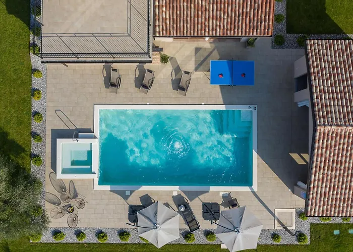 Villa Modern Matuzzi By Istrabook