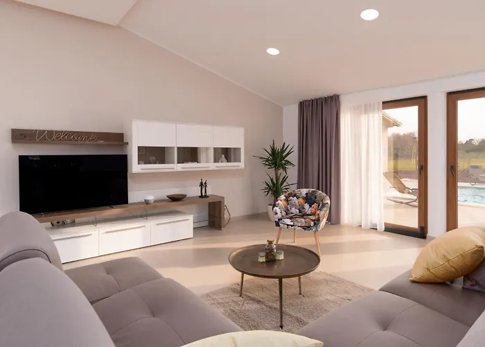 Modern Matuzzi By Istrabook Villa *