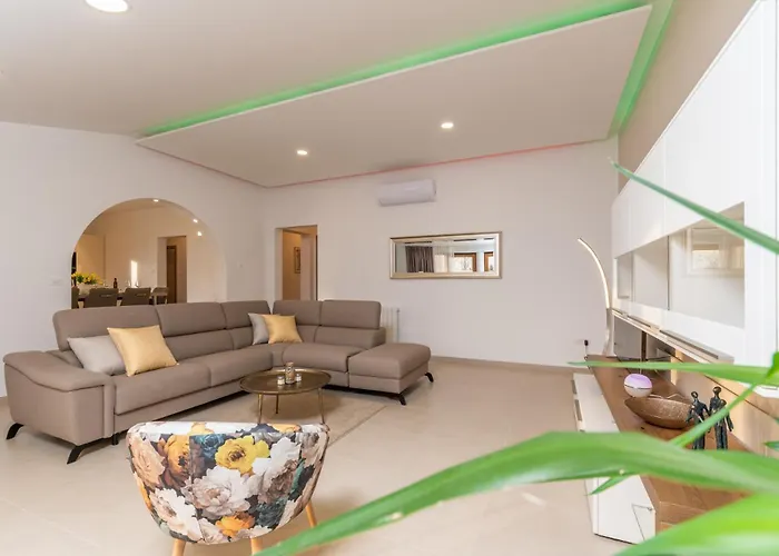 Villa Modern Matuzzi By Istrabook Loborika