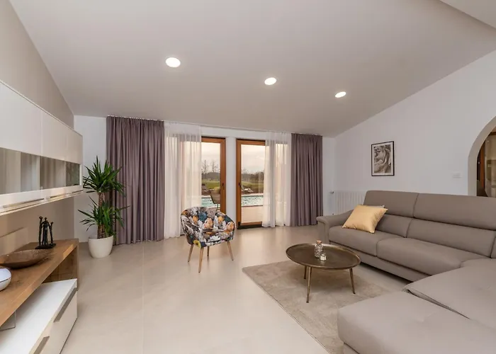 Modern Matuzzi By Istrabook Villa *