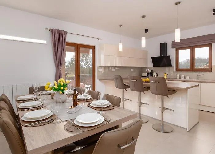 Villa Modern Matuzzi By Istrabook