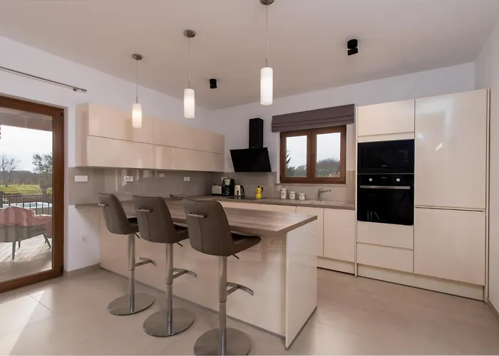 Villa Modern Matuzzi By Istrabook