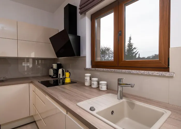 Villa Modern Matuzzi By Istrabook *