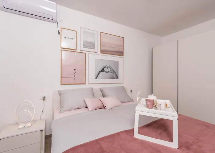 Modern Matuzzi By Istrabook Villa